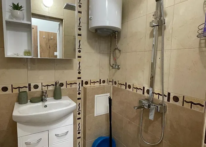 Seven Hills With Optional Parking 公寓