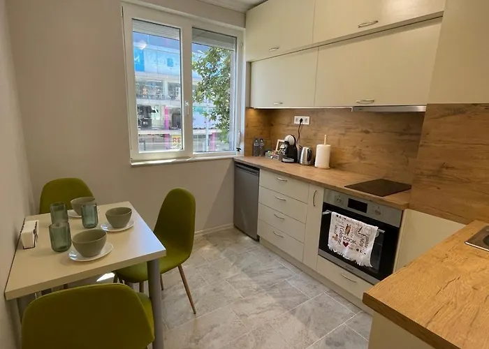 Seven Hills With Optional Parking Apartment *